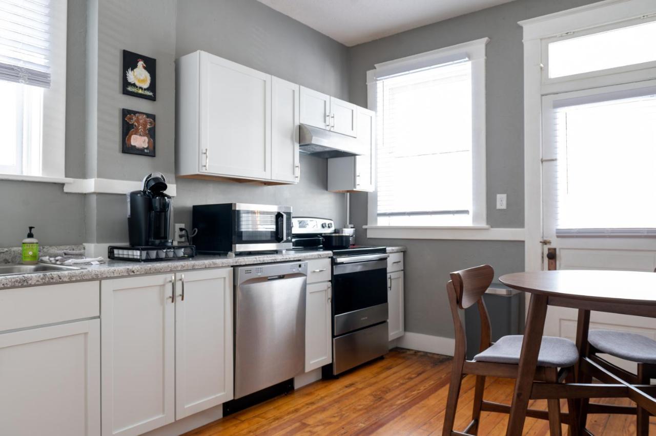 Updated 3 Bedroom Unit With Balcony! Cape Girardeau Bagian luar foto