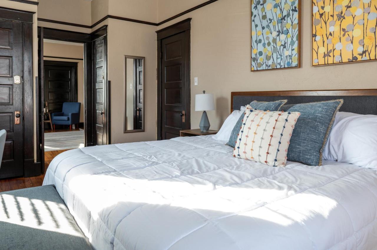 Updated 3 Bedroom Unit With Balcony! Cape Girardeau Bagian luar foto