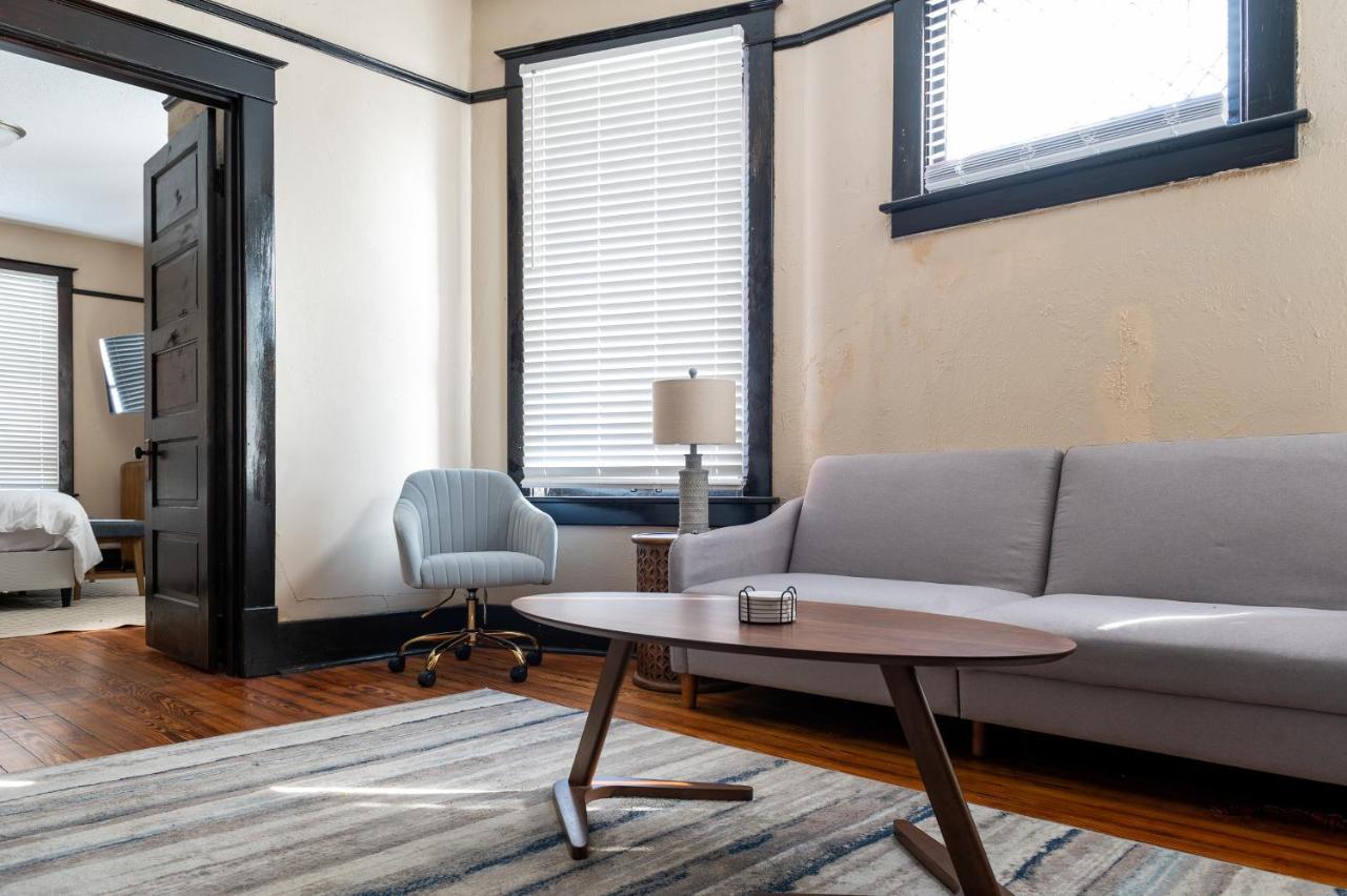 Updated 3 Bedroom Unit With Balcony! Cape Girardeau Bagian luar foto